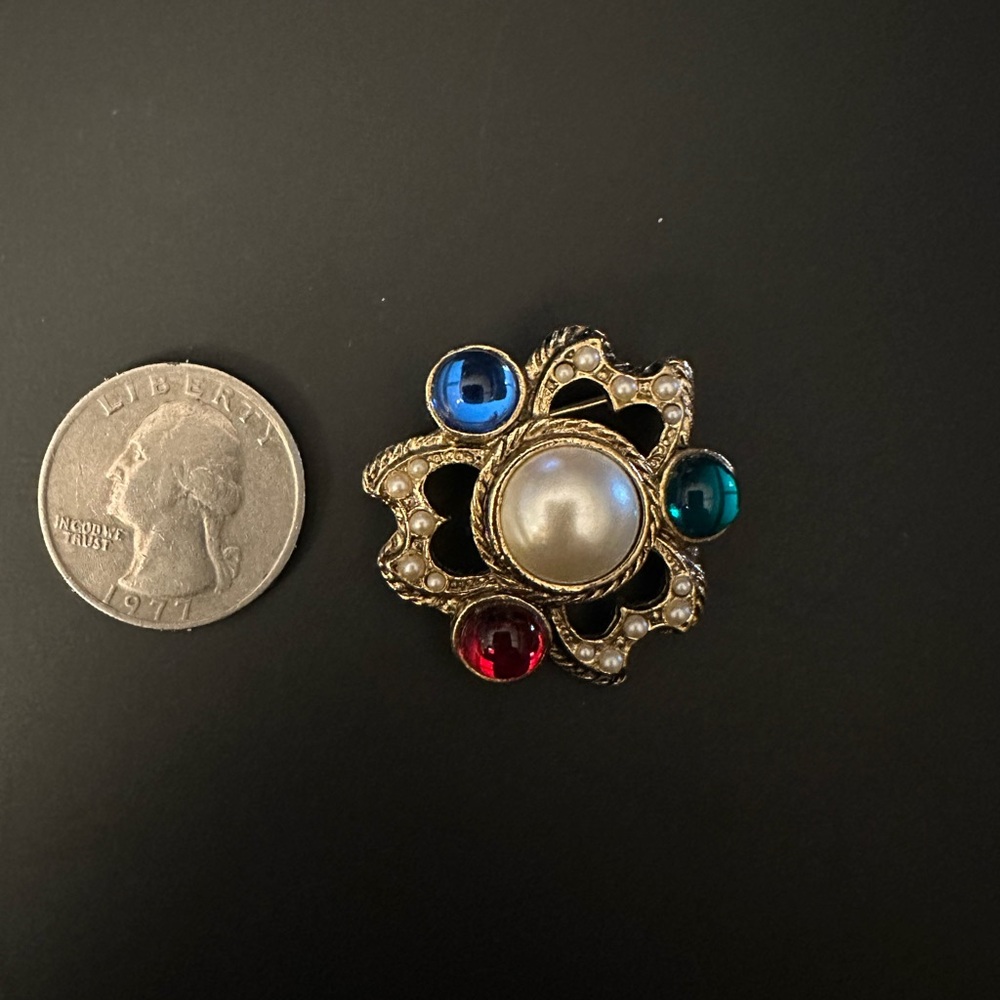 Elegant Gold and Multicolor Brooch